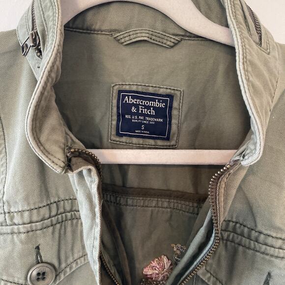 Abercrombie & Fitch Floral Embroidered Olive Green Jacket Size Small - Picture 2 of 7
